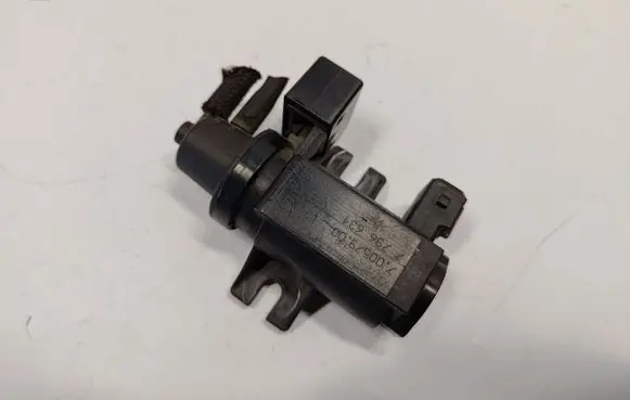 BMW 3 E90 E91 Valve vacuum 7796634 11747796634 11742247906