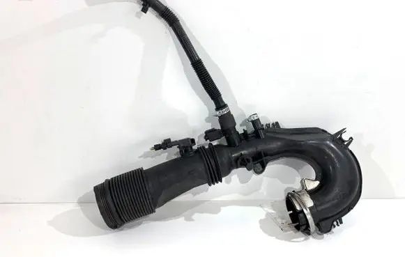 Mercedes-Benz A W176 Air intake hose/pipe A2700901029