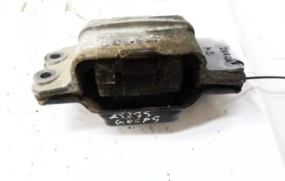 Volkswagen Golf V Engine mount bracket 1k0199555