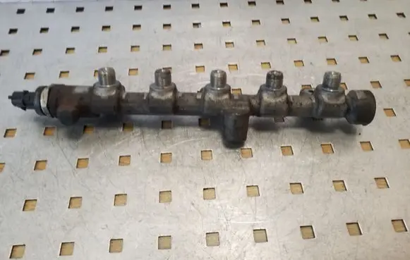 Opel Vivaro Fuel main line pipe 0445214251 175212190R