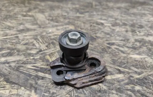 Lexus LS 460 - 600H Gearbox mounting bracket 1237338011