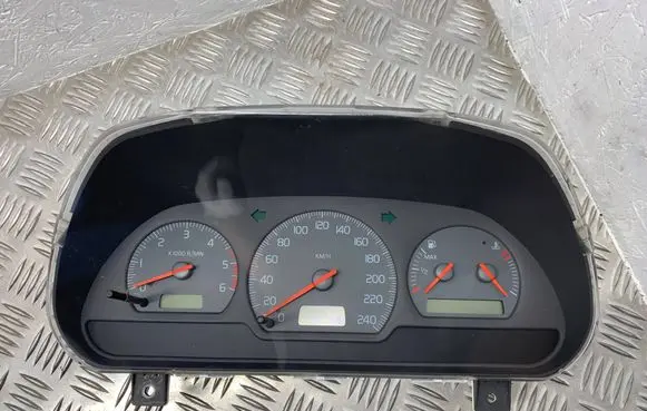 Volvo S40, V40 Speedometer (instrument cluster) 30887756 01W25D2 30889706