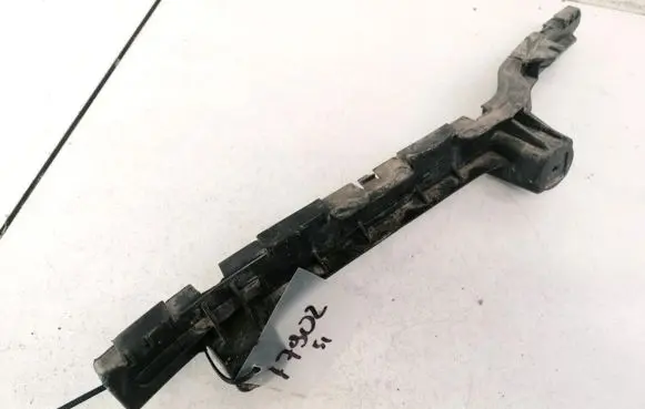 Front bumper mounting bracket
