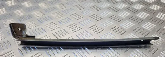 Toyota RAV 4 (XA20) Front door windshield rail 