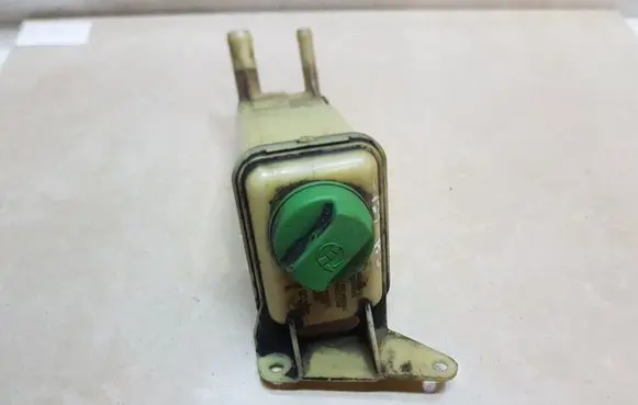 Audi A6 S6 C5 4B Power steering fluid tank/reservoir