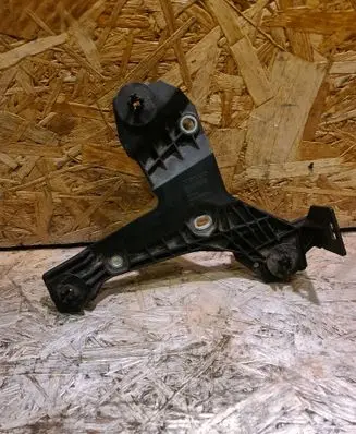 Volvo V70 Air filter cleaner box bracket assembly 30636575