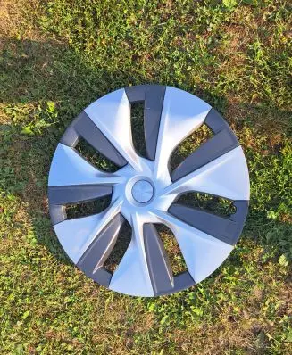 Tesla Model 3 R19 wheel hub/cap/trim 1044235-00-C