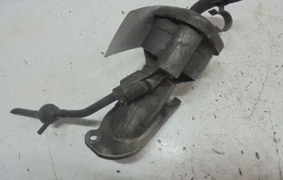 Ford Escort Vacuum pump 84FB-2A451-AC