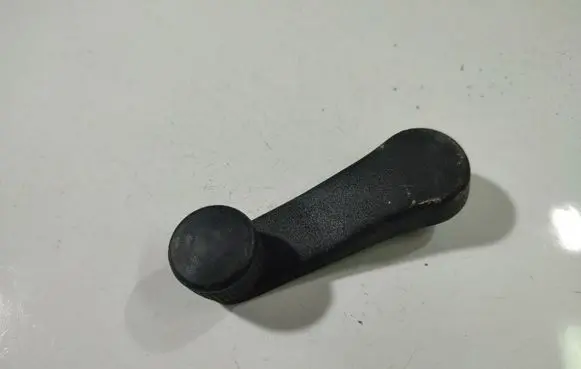 Skoda Octavia Mk2 (1Z) Front door window winding handle 