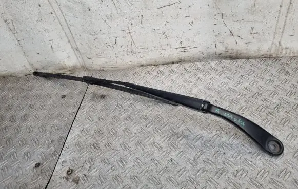 Mercedes-Benz A W176 Front wiper blade arm A1768203400 W16727 33617