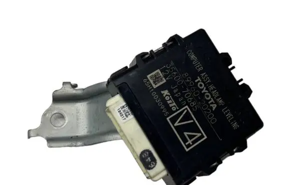Toyota Avensis T270 Light module LCM 3560070685 8996020200 65HG030995