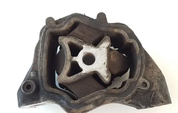 Volvo XC60 Engine mount bracket 31330138 9487475