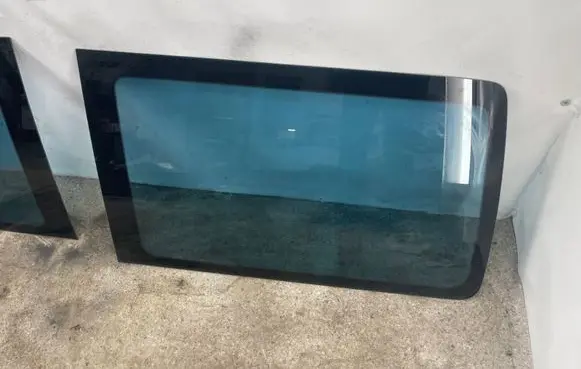 Volkswagen Multivan T5 Rear side window
