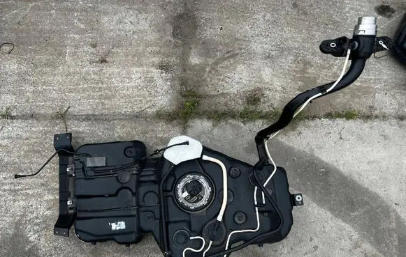 Porsche Macan (95B) Fuel tank 95B201021N 8R0201167E