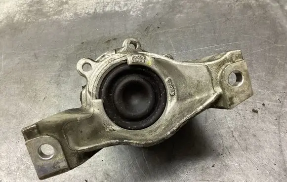 Honda CR-V Engine mount bracket PV090 070729