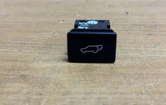 Lexus RX 450H Tailgate/boot open switch button 15D483