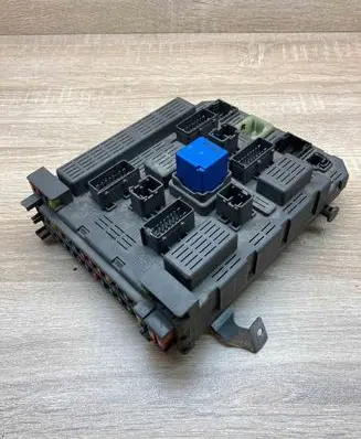 Peugeot 607 Fuse module 9640377280