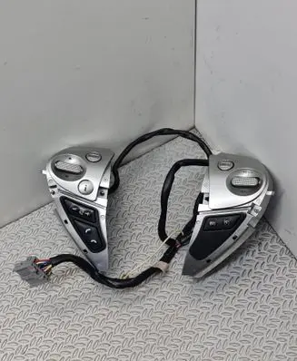 Nissan Juke I F15 Steering wheel buttons/switches 