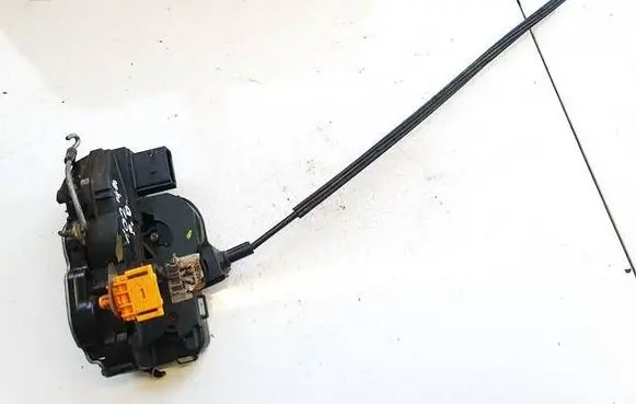 Opel Insignia A Front door lock 12a01