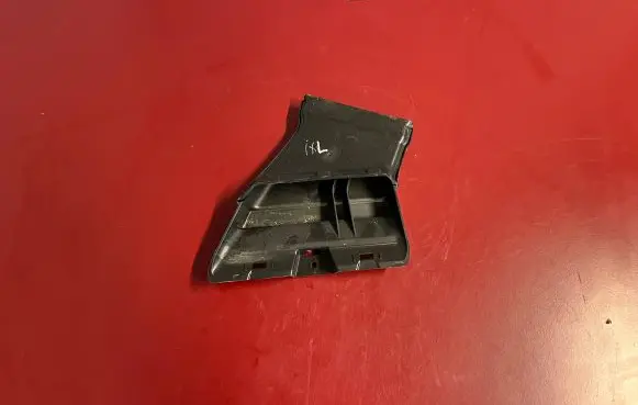 BMW iX Cabin air duct channel 7947983
