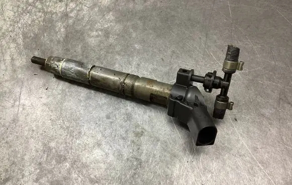 Chrysler 300 - 300C Fuel injector A6420700587 0445115 061101