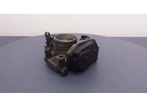 Volkswagen PASSAT B5 Throttle body valve 058133063H