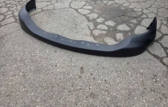 Front bumper lip