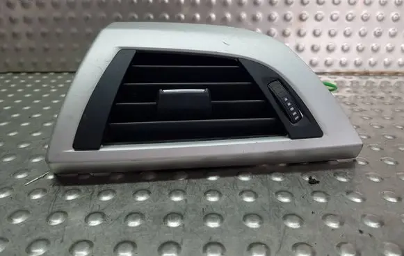 BMW 1 F20 F21 Dashboard side air vent grill/cover trim S26371244 9205355