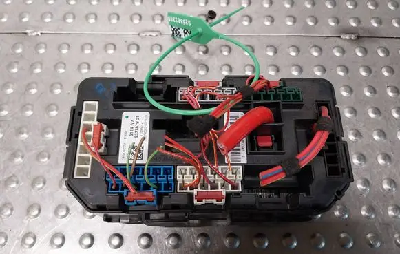 BMW 1 F20 F21 Fuse box set S26383388 9337879
