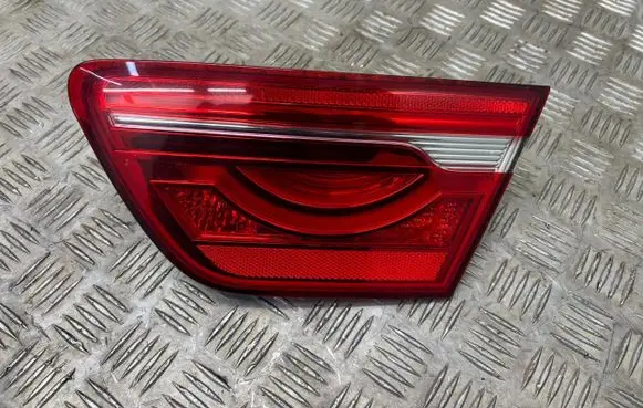 Jaguar XE Tailgate rear/tail lights
