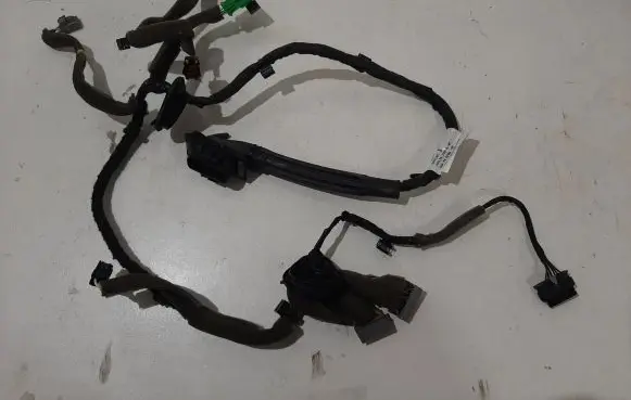 Volvo V40 Front door wiring loom 31334105 C01054100 31334105AE