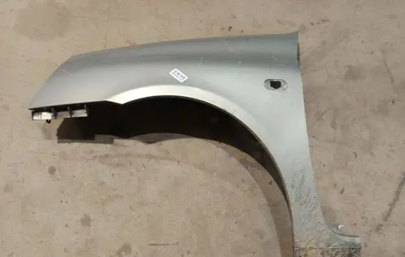 Renault Thalia I Fender 