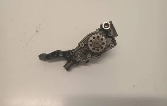 Mercedes-Benz S W222 Oil pump A6421811347