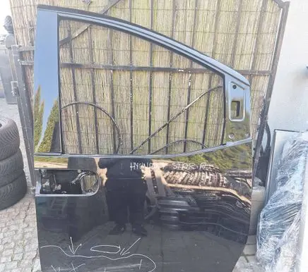 Hyundai Staria Front door