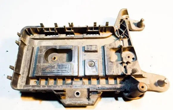 Volkswagen PASSAT B7 Battery tray 1K0915325B 1K0915333