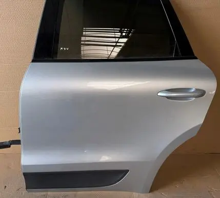 Porsche Macan (95B) Rear door D715