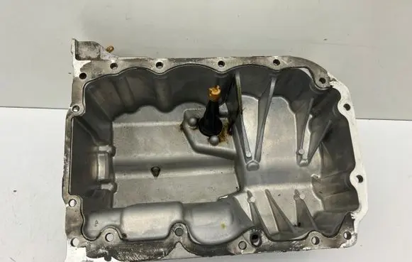 BMW i8 Oil sump 7643521