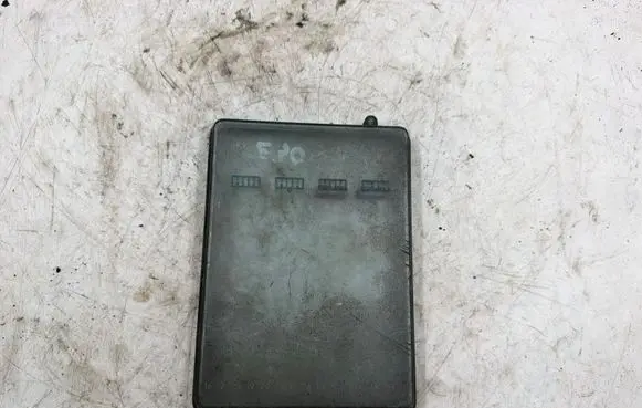 BMW 3 E30 Fuse box cover 61131368