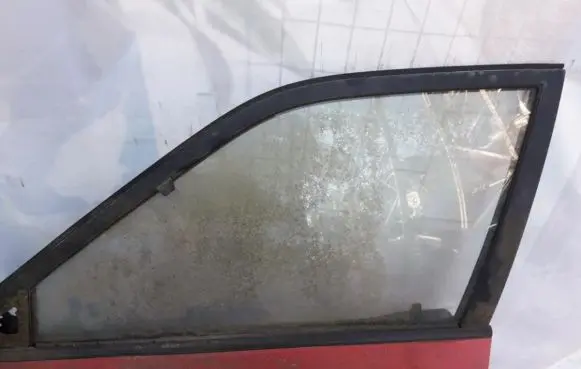 Mazda 323 Front door window glass four-door
