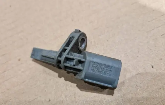 Audi TT TTS RS Mk3 8S ABS rear brake sensor WHT003856A