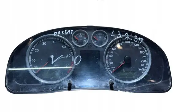 Volkswagen PASSAT B5.5 Speedometer (instrument cluster) 3B0920847D