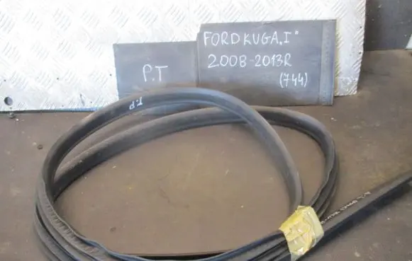Ford Kuga I Rubber seal loading door 