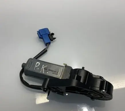 Mercedes-Benz E W211 Seat adjustment motor 0390203208 A0390203208