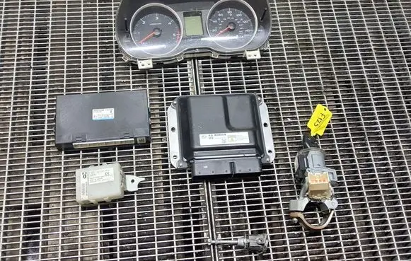Subaru XV Engine ECU kit and lock set 22611AU260 2757001001