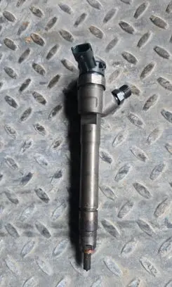 Mercedes-Benz C W205 Fuel injector 0445110546