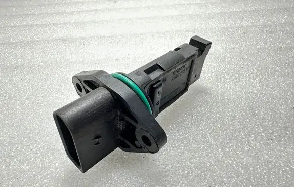 Audi A3 S3 8L Mass air flow meter F00C2G2047 384141C 3841410