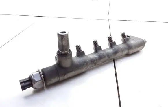 Opel Zafira B Fuel main line pipe 10237574833