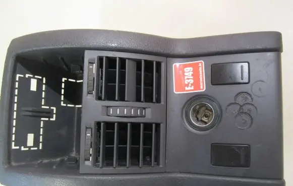 Rear air vent grill