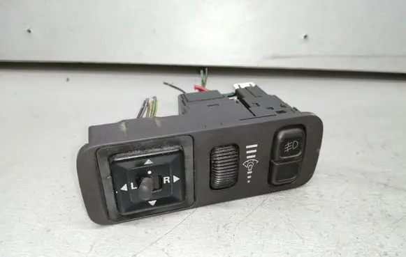 Mitsubishi Galant Wing mirror switch 2Z220