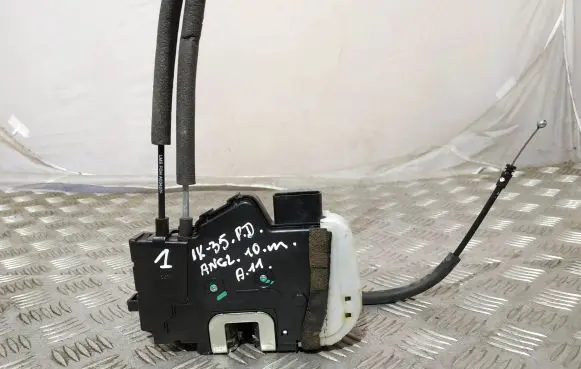 Hyundai ix35 Front door lock 813202Y020